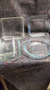 lot 1727 image: Lot of Pyrex Dishes