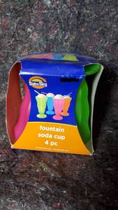 lot 1778 image: Sun and Sky 4 PC Fountain Soda Cup