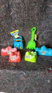 lot 1781 image: 8 Piece Sand Castle Kit