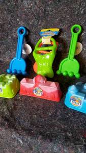 lot 1782 image: 7 Piece Sand Castle Set