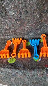 lot 1784 image: 5 Sand Rakes