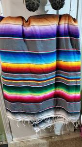 lot 1818 image: Colorful Throw