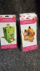 lot 1827 image: Lot of 5 Valentines Day Mailboxes