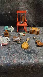 lot 1859 image: Group of Miniatures