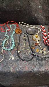 lot 1865 image: Lot of Costume Jewelry