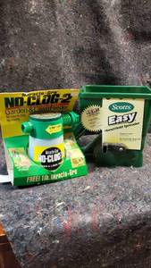 lot 1882 image: Scotts Easy Feeder Hand-held Spreaser and Miracle Gro Garden and Lawn Feeder