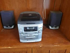 lot 3571 image: Venturer 5 CD mini HI-FI systemwSpeakers