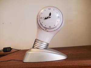 lot 3573 image: Lighted Clock