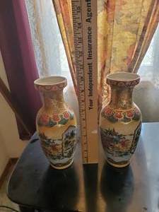 lot 3574 image: 2 Satsuma vases