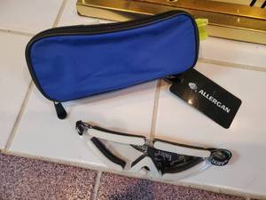 lot 3609 image: Allergan plastic eye shield