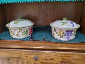 lot 3613 image: Matching pair of glass serving dishes wlid