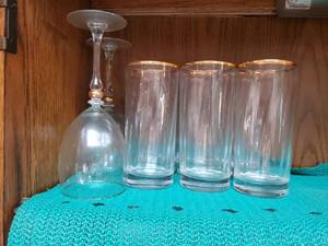 lot 3614 image: Gold rimmed glassware