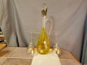 lot 3615 image: Decorative decanter w 2 matching stemware pieces