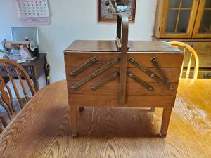 lot 3619 image: Expandable sewing cabinet and miscellaneous sewing items