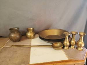 lot 3632 image: Brass vases, spoon and pie pans