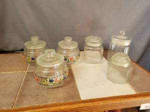 lot 3633 image: 6 canisters w lids-3 are a matching set