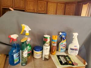lot 3639 image: Cleaning chemicals