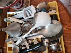 lot 3640 image: Silverware organizer wsilverware and kitchen utensils