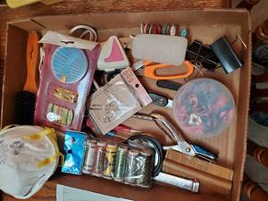 lot 3641 image: Sewing supplies