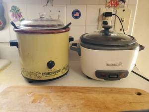 lot 3645 image: Black & Decker and Rival crock-pot slow cookers