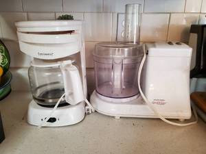 lot 3648 image: Black&Decker food processor and a 12 cup coffee maker