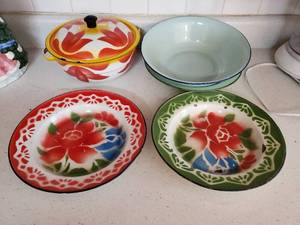 lot 3649 image: Metal kitchenware- bowls and casserole dish wlid