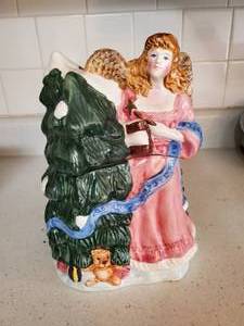 lot 3650 image: Christmas cookie jar