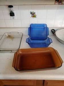 lot 3653 image: Glass casserole dishes
