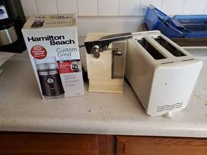 lot 3654 image: Hamilton Beach Coffee grinder, toaster and can opener