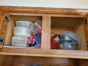 lot 3659 image: Various plastic food organizers