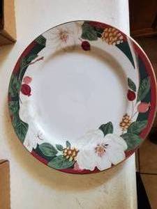 lot 3666 image: Tienshan Christmas fine China- Magnolia