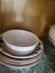 lot 3667 image: Various glass bowls and plates