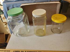 lot 3675 image: 3 jars wlids