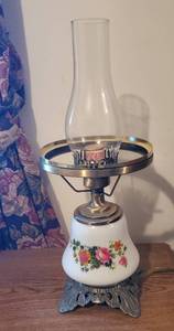 lot 3689 image: Electric oil table lamp