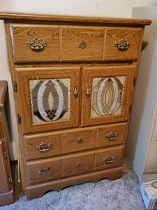 lot 3691 image: Dresser 48 H X 31 12 W X 16 D