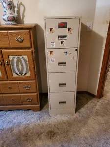lot 3694 image: 4 drawer filing cabinet