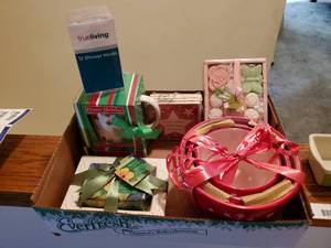 lot 3698 image: Bathroom supplies and other