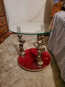 lot 3705 image: Glass top endtable 19 12 H X 19 in dia