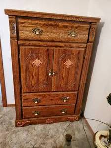 lot 3707 image: Dresser 54 H X 35 12 W X 16 12 D