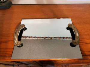 lot 3711 image: Mirrored tray