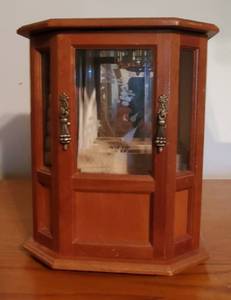 lot 3712 image: Wooden jewelry box