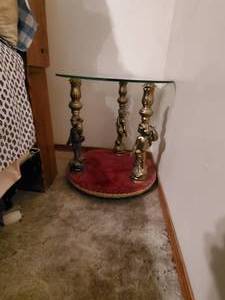 lot 3719 image: Glass top endtable 19 12 H X 19 in dia