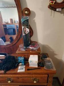 lot 3722 image: Hair dye, weave, nail kit and more