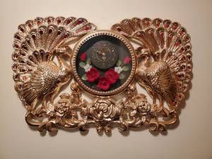 lot 3744 image: Peacock wclock wall art