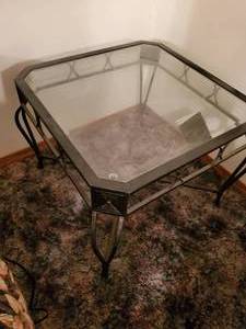 lot 3751 image: Ashley furniture world class endtable wglass top 21 X 26 12 W X 26 12 D Looks New Still Has Ashley Tags Still Hanging On Them
