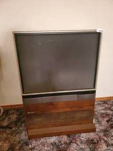 lot 3762 image: Mitsubishi console t.v.
