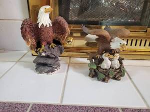 lot 3783 image: American eagle figurines