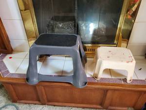 lot 3785 image: 2 stepstools