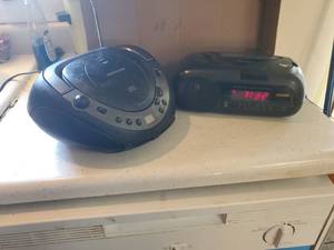 lot 3787 image: Memorex and a Lenox sound radio