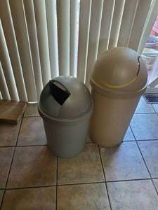 lot 3788 image: Trash cans wlids